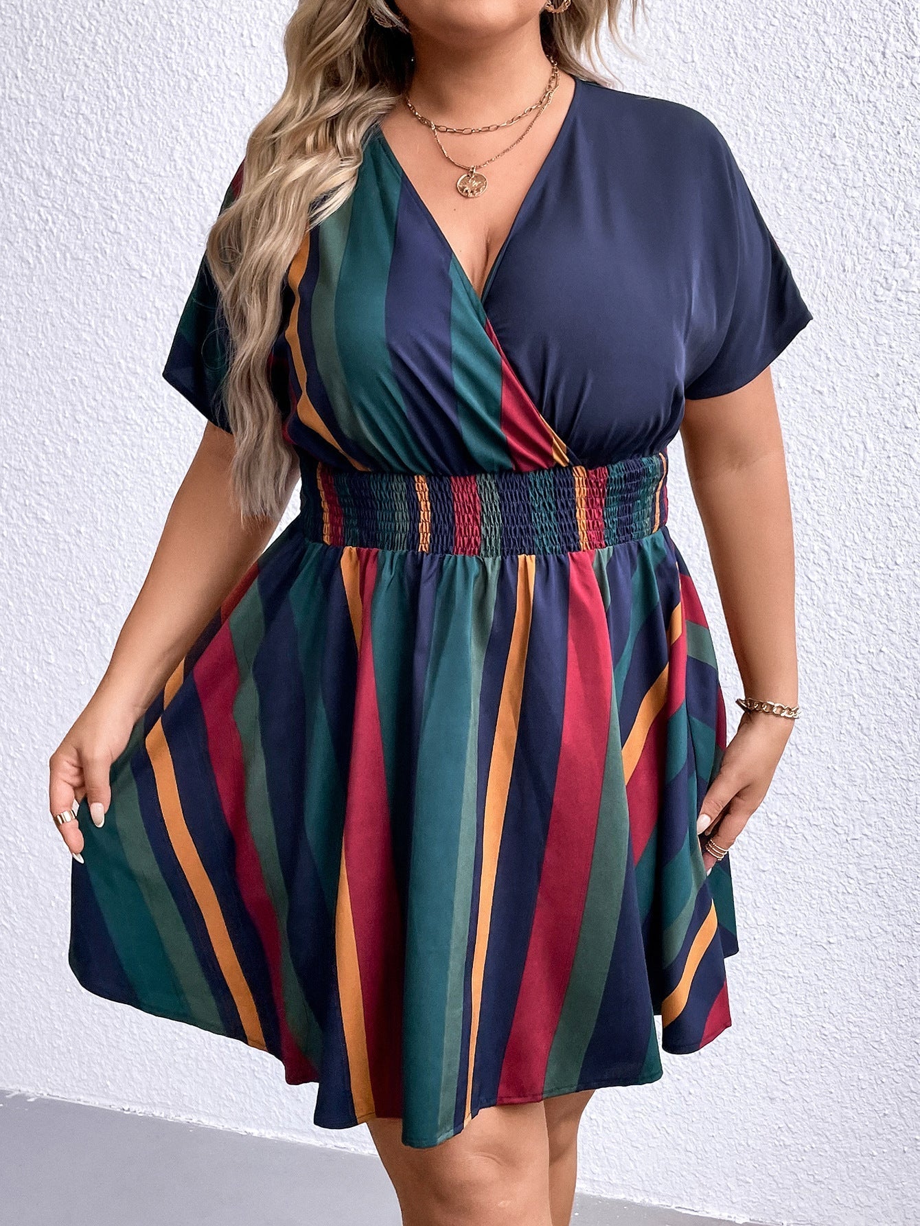Contrast Short Sleeves V-Neck Plus Size Dress